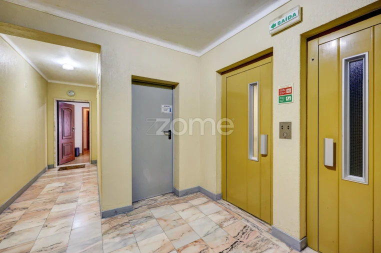 Apartamento T2 para Venda em Rio de Mouro Foto 32