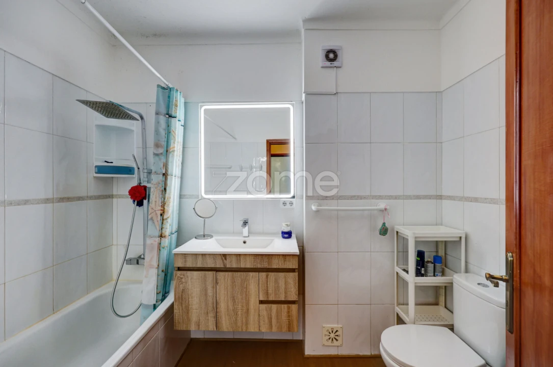 Apartamento T2 para Venda em Rio de Mouro Foto 23