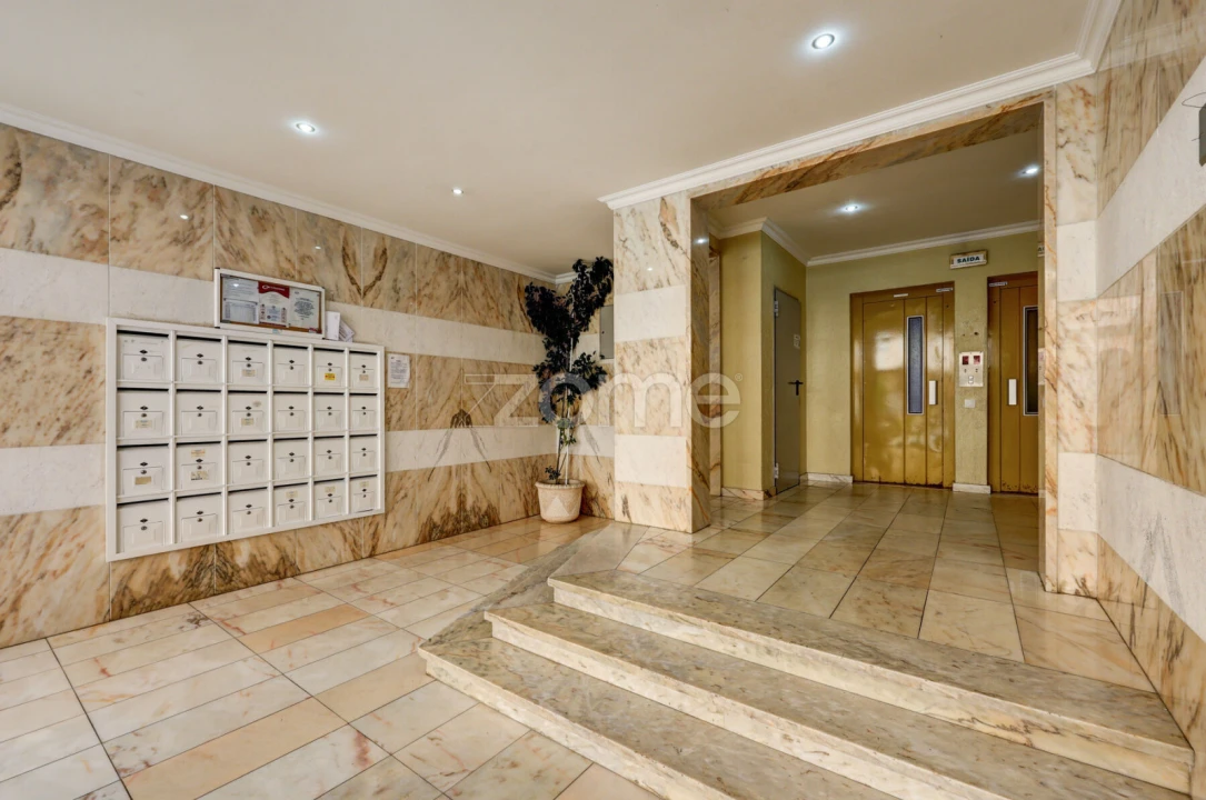 Apartamento T2 para Venda em Rio de Mouro Foto 34