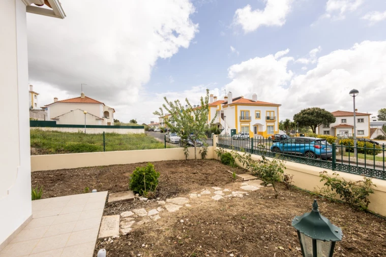 Moradia T3 para Venda em Gaeiras Foto 5