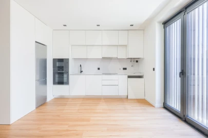 Apartamento T3 para Arrendamento em Glória e Vera Cruz