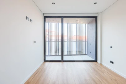 Apartamento T3 para Arrendamento em Glória e Vera Cruz