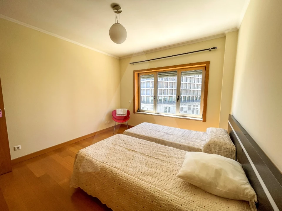 Apartamento T3 para Arrendamento em Parque das Nações Foto 9