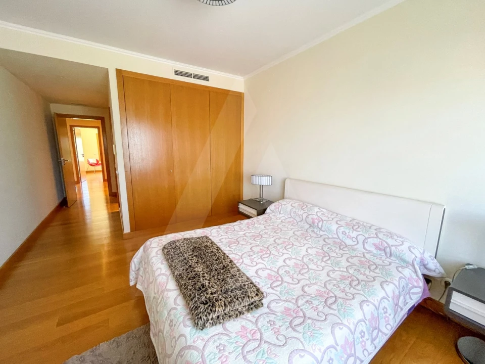 Apartamento T3 para Arrendamento em Parque das Nações Foto 16