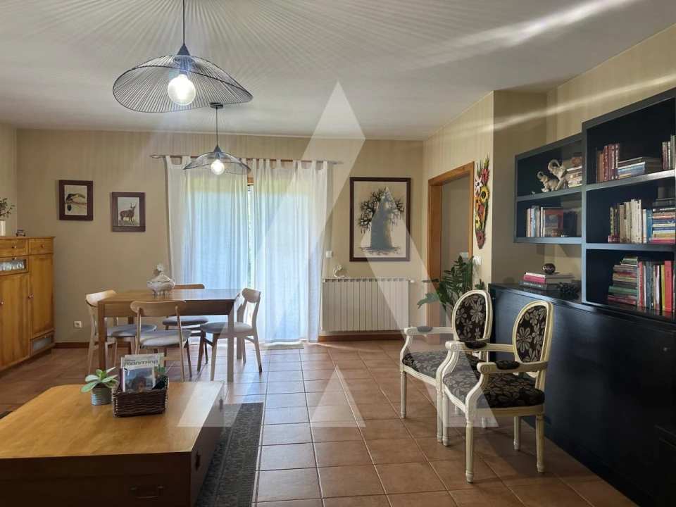 Moradia T3 para Venda em Oiã Foto 8