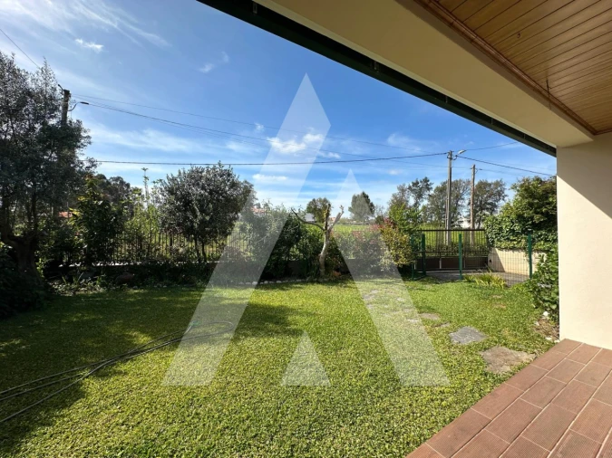 Moradia T3 para Venda em Oiã Foto 9