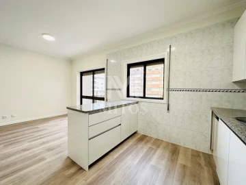 Apartamento T2 para Arrendamento em Chafe