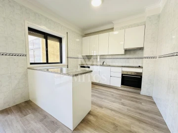 Apartamento T2 para Arrendamento em Chafe