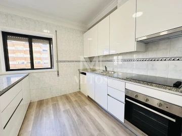 Apartamento T2 para Arrendamento em Chafe
