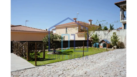 Moradia T3 para Venda em Santa Maria Maior