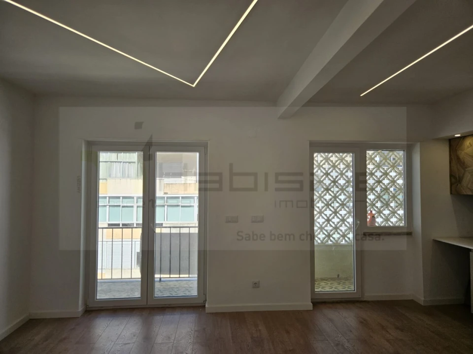 Apartamento T2 para Venda em Venteira Foto 4