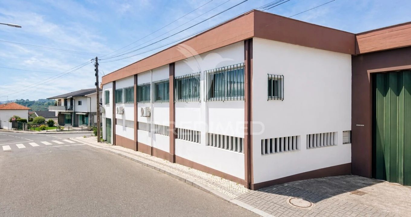 Armazém para Venda em Escapães Foto 1