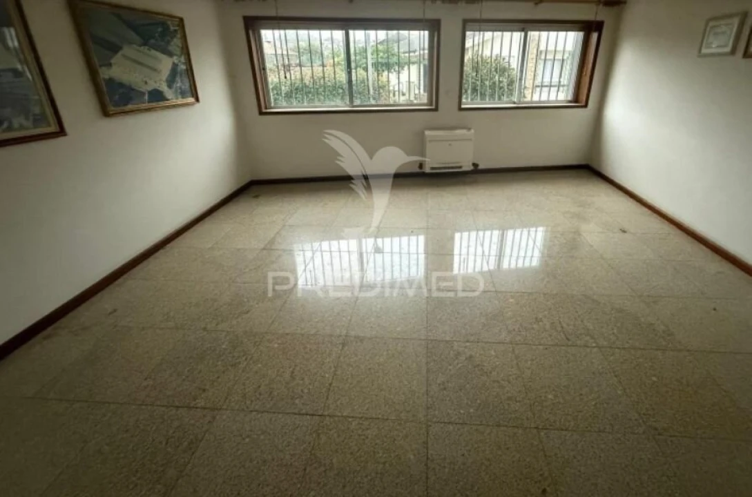 Armazém para Venda em Escapães Foto 4