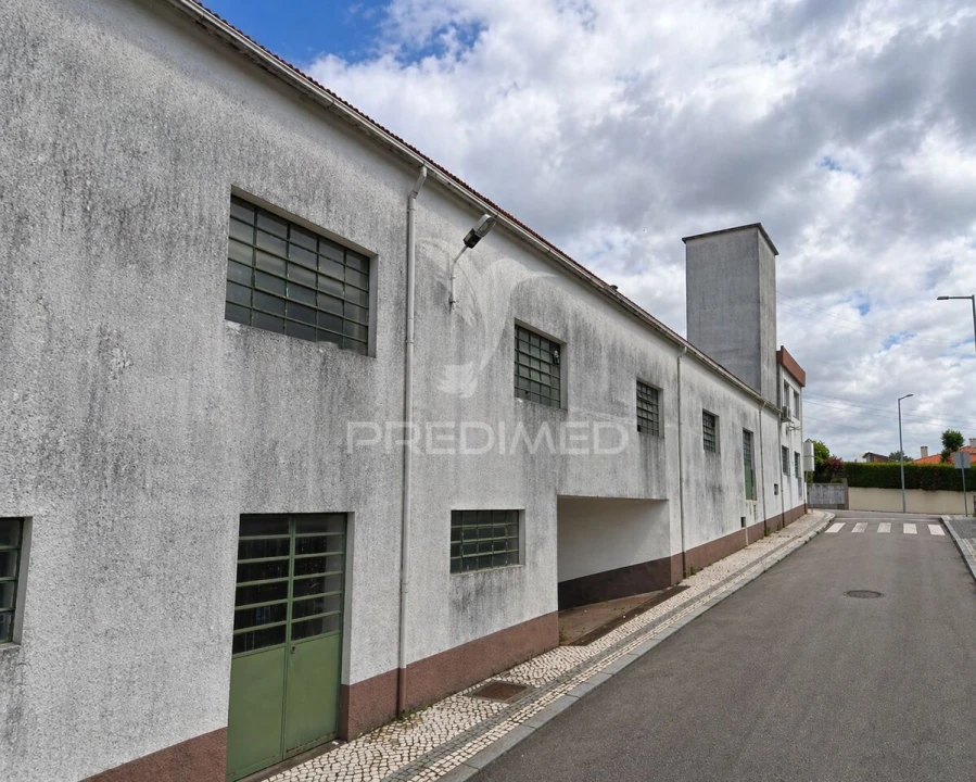 Armazém para Venda em Escapães Foto 2