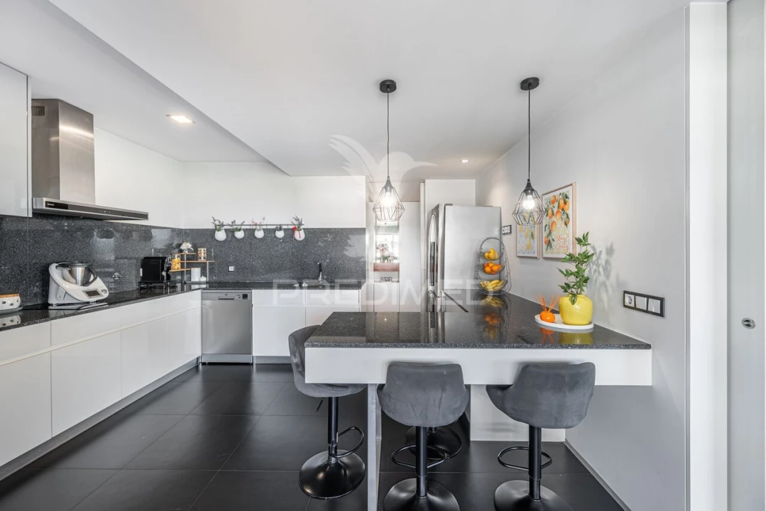 Apartamento T3 para Venda em Urgezes Foto 4