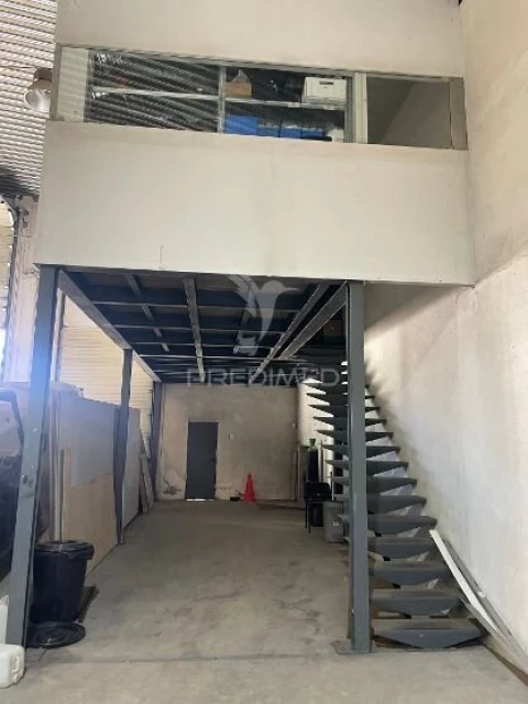 Armazém para Arrendamento em Almargem do Bispo, Pêro Pinheiro e Montelavar