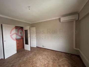 Prédio para Venda em Santa Maria e São Miguel, São Martinho, São Pedro Penaferrim