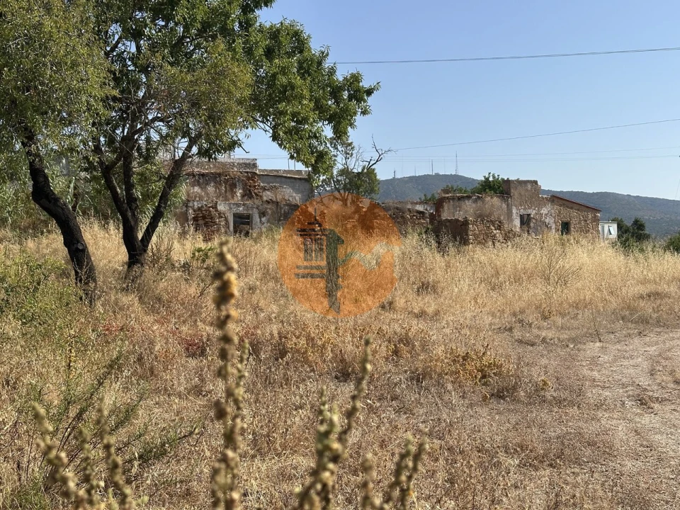 Terreno para Venda em Quelfes Foto 1