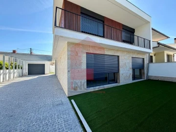 Moradia T4 para Venda em Palmeira