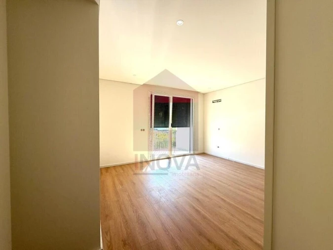 Moradia T4 para Venda em Palmeira Foto 18