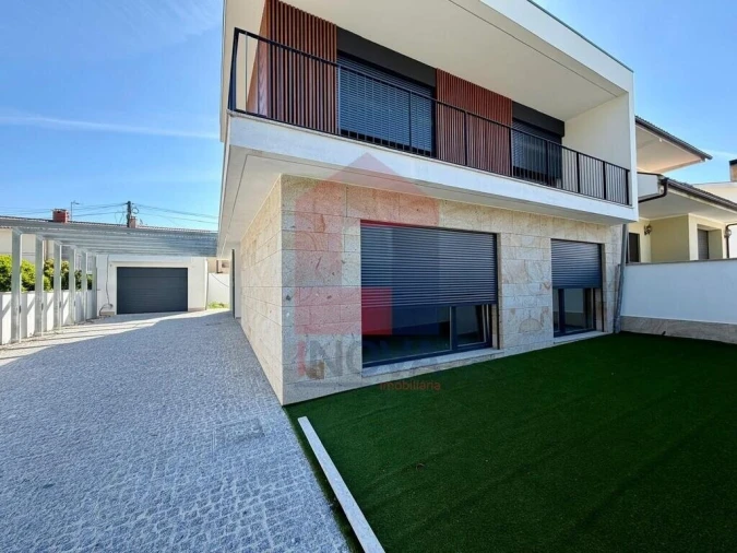 Moradia T4 para Venda em Palmeira Foto 2