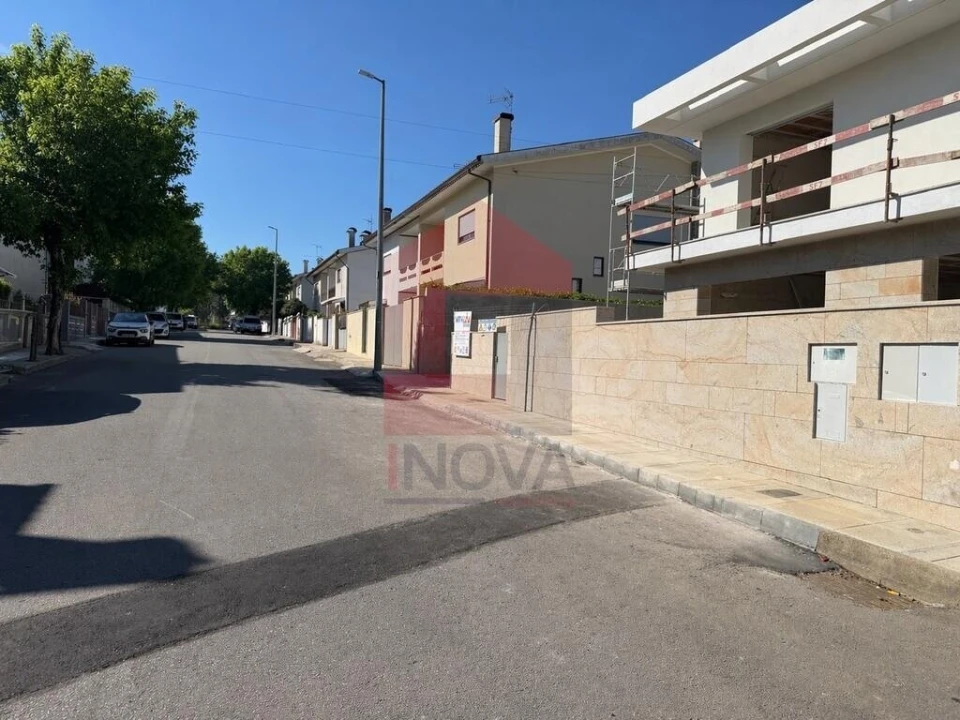 Moradia T4 para Venda em Palmeira Foto 5