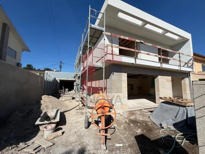 Moradia T4 para Venda em Palmeira Foto 3