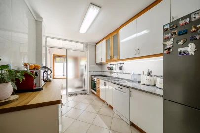 Apartamento T1 para Venda em Canelas