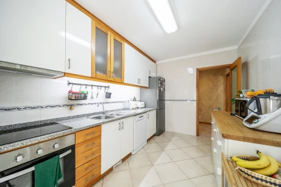 Apartamento T1 para Venda em Canelas
