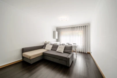 Apartamento T1 para Venda em Canelas