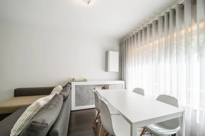 Apartamento T1 para Venda em Canelas