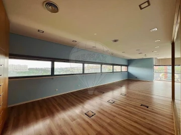 Escritório para Arrendamento em Beato