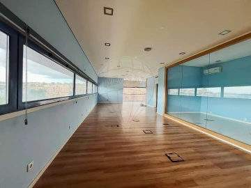 Escritório para Arrendamento em Beato