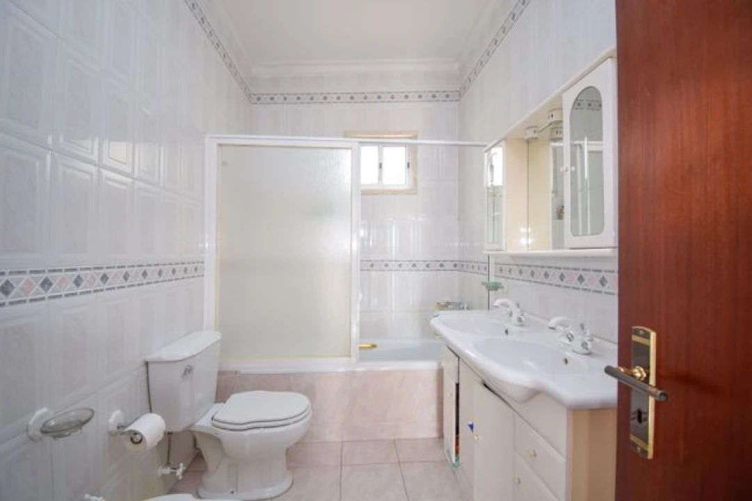 Moradia T3 para Venda em Pontinha e Famões Foto 14