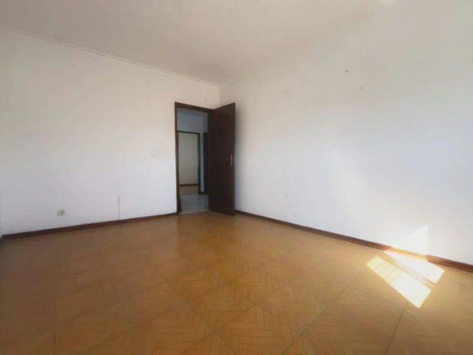 Moradia T3 para Venda em Pontinha e Famões Foto 17