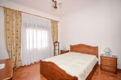 Moradia T3 para Venda em Pontinha e Famões