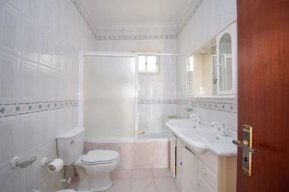 Moradia T3 para Venda em Pontinha e Famões