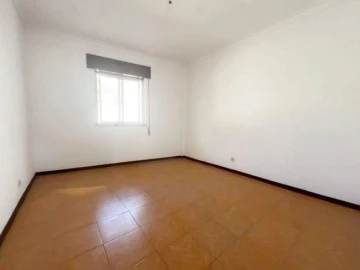 Moradia T3 para Venda em Pontinha e Famões