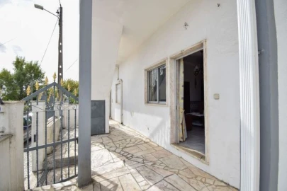 Moradia T3 para Venda em Pontinha e Famões