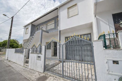 Moradia T3 para Venda em Pontinha e Famões