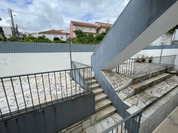 Moradia T3 para Venda em Pontinha e Famões