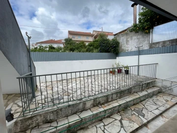 Moradia T3 para Venda em Pontinha e Famões