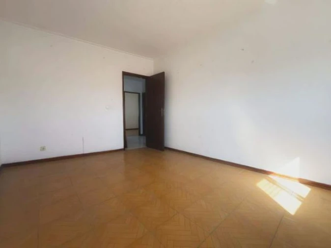 Moradia T3 para Venda em Pontinha e Famões Foto 17