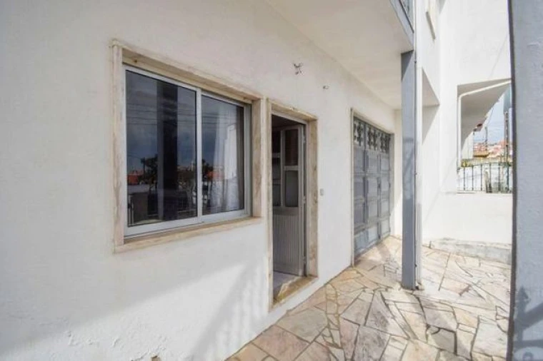 Moradia T3 para Venda em Pontinha e Famões Foto 27