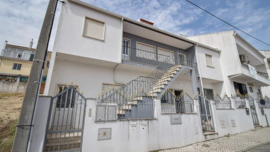 Moradia T3 para Venda em Pontinha e Famões