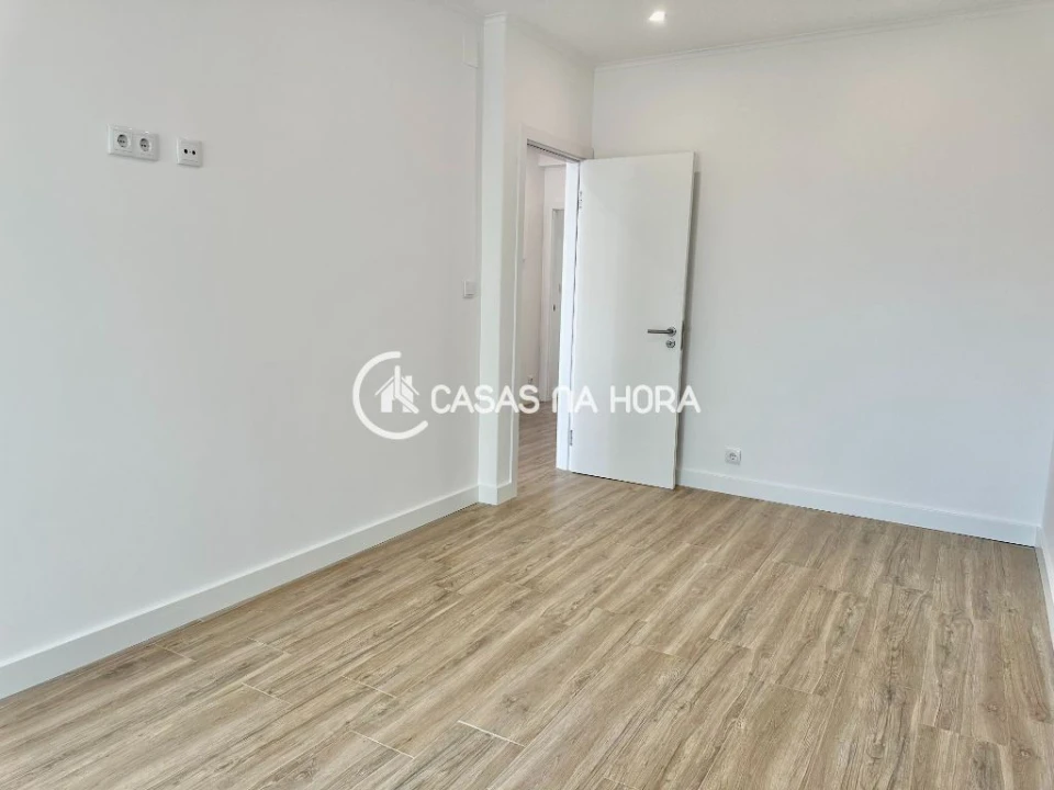 Apartamento T3 para Arrendamento em Almada, Cova da Piedade, Pragal e Cacilhas Foto 15