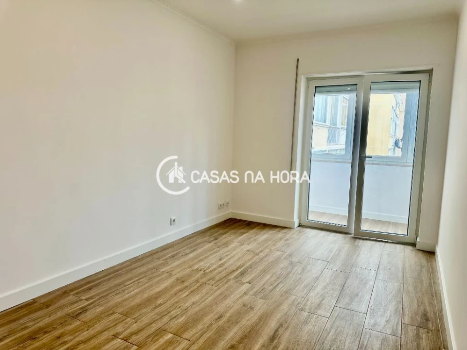 Apartamento T3 para Arrendamento em Almada, Cova da Piedade, Pragal e Cacilhas Foto 16