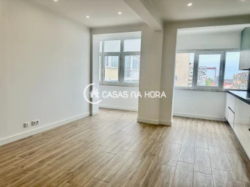 Apartamento T3 para Arrendamento em Almada, Cova da Piedade, Pragal e Cacilhas