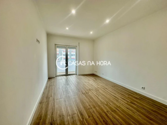 Apartamento T3 para Arrendamento em Almada, Cova da Piedade, Pragal e Cacilhas Foto 12