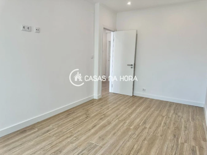 Apartamento T3 para Arrendamento em Almada, Cova da Piedade, Pragal e Cacilhas Foto 15